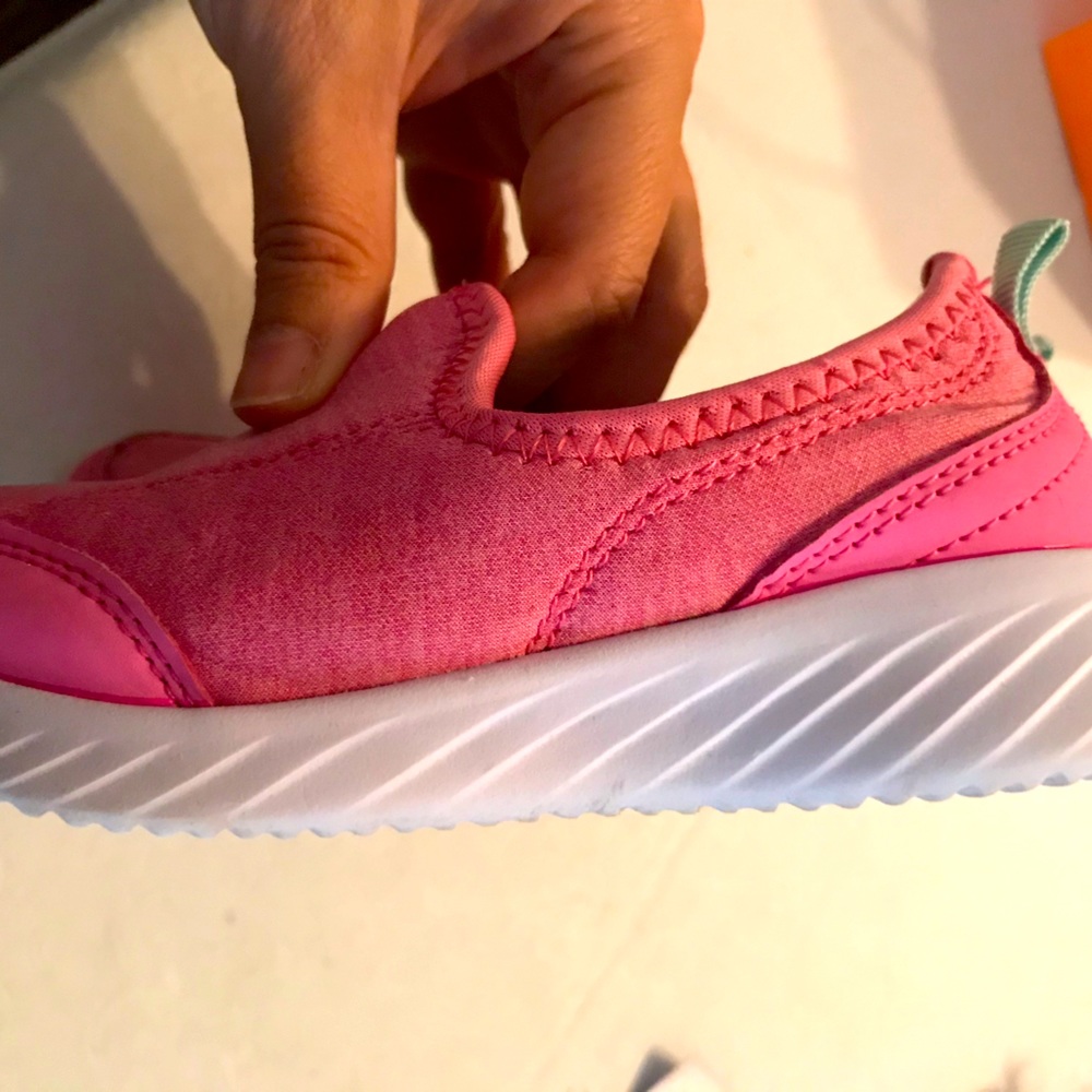 Girls Pink slip on shoes 👟
